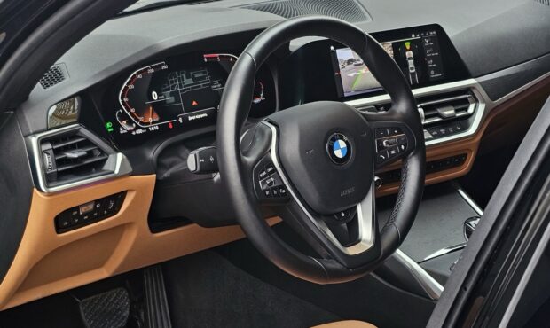 Миниатюра 31 BMW 3 2022/2024