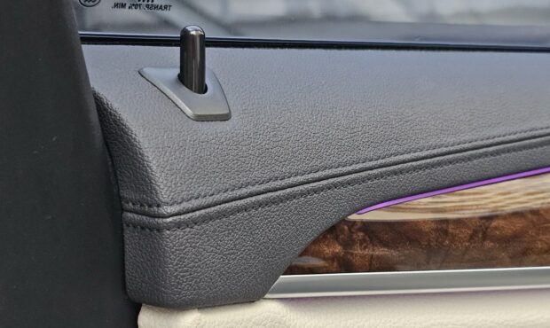 Миниатюра 31 BMW M550i xDrive 2019 4.4