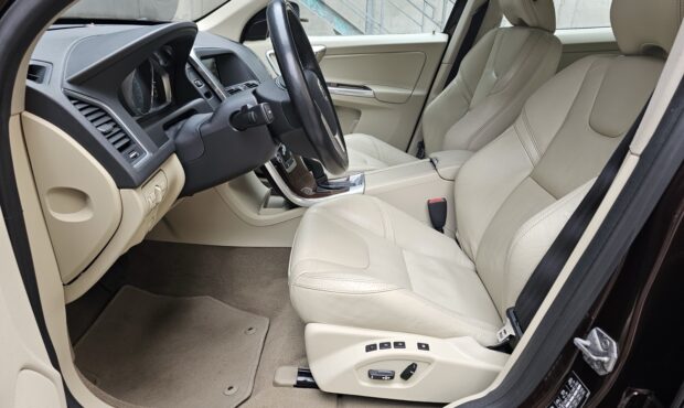 Мініатюра 32 Volvo XC60 2013