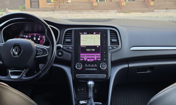 Миниатюра 33 Renault Megane 2018