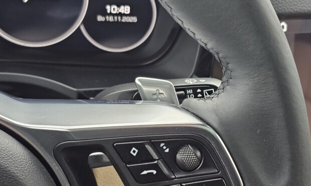 Мініатюра 34 Porsche Cayenne 2018