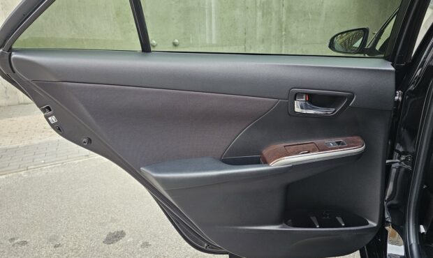 Мініатюра 35 Toyota Camry 2017