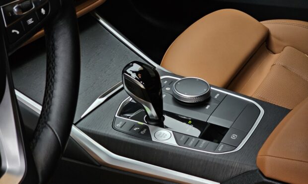 Миниатюра 35 BMW 3 2022/2024