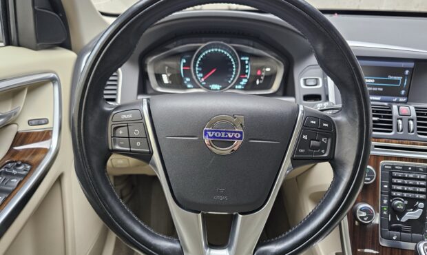 Мініатюра 38 Volvo XC60 2013