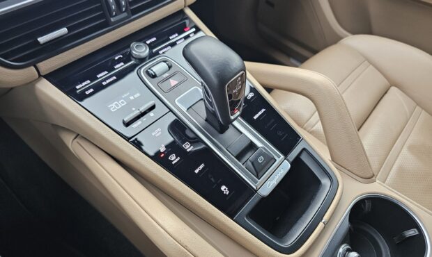 Мініатюра 39 Porsche Cayenne 2018