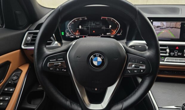 Миниатюра 37 BMW 3 2022/2024