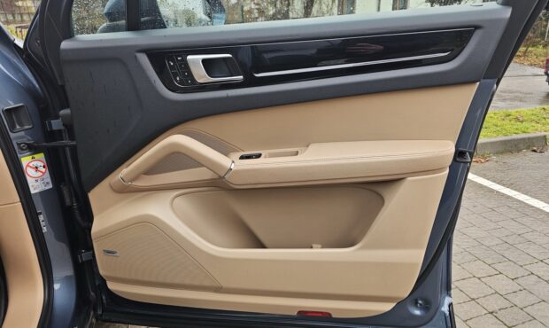 Мініатюра 40 Porsche Cayenne 2018