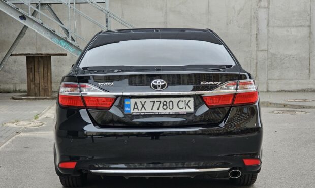 Мініатюра 4 Toyota Camry 2017