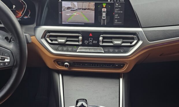 Миниатюра 39 BMW 3 2022/2024