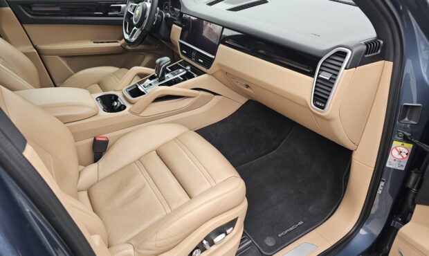 Мініатюра 42 Porsche Cayenne 2018