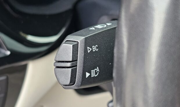 Миниатюра 42 BMW M550i xDrive 2019 4.4