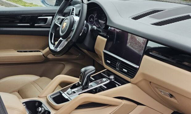 Мініатюра 43 Porsche Cayenne 2018