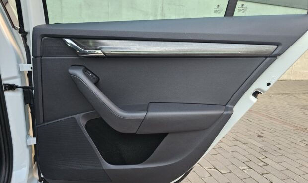 Мініатюра 49 Skoda Octavia Scout 2017