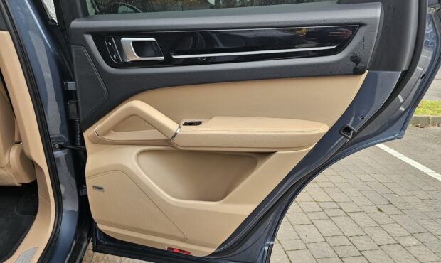 Мініатюра 45 Porsche Cayenne 2018