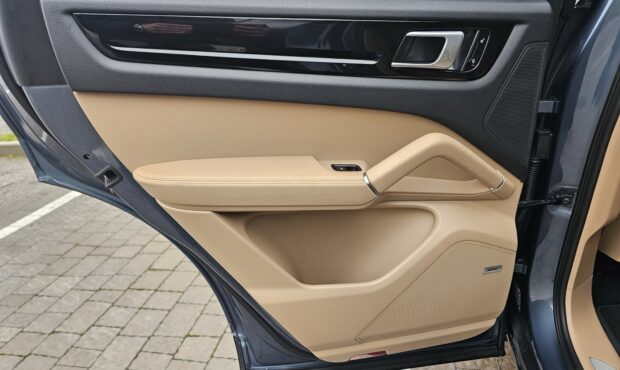 Мініатюра 47 Porsche Cayenne 2018