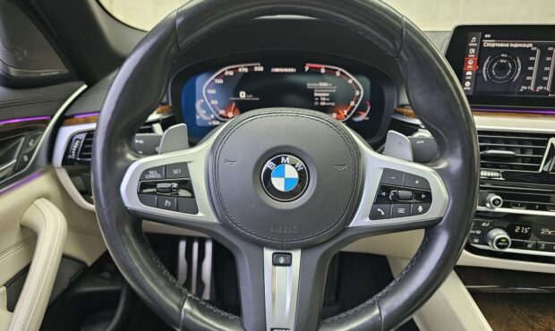 Миниатюра 51 BMW M550i xDrive 2019 4.4