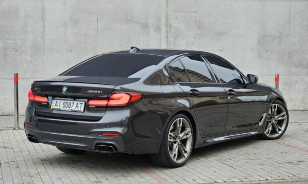 Миниатюра 5 BMW M550i xDrive 2019 4.4