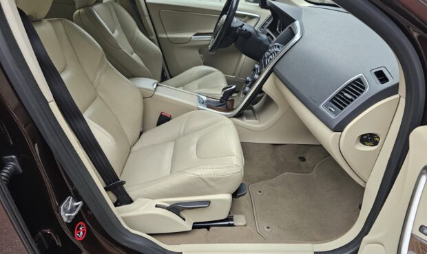 Мініатюра 56 Volvo XC60 2013