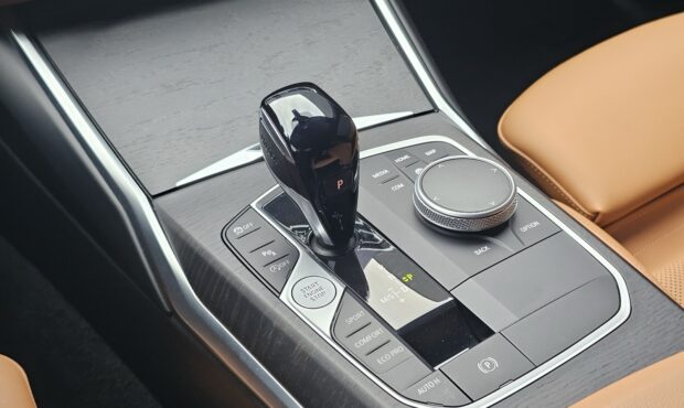 Миниатюра 54 BMW 3 2022/2024