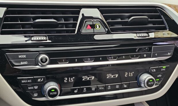 Миниатюра 59 BMW M550i xDrive 2019 4.4