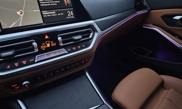 Миниатюра 57 BMW 3 2022/2024