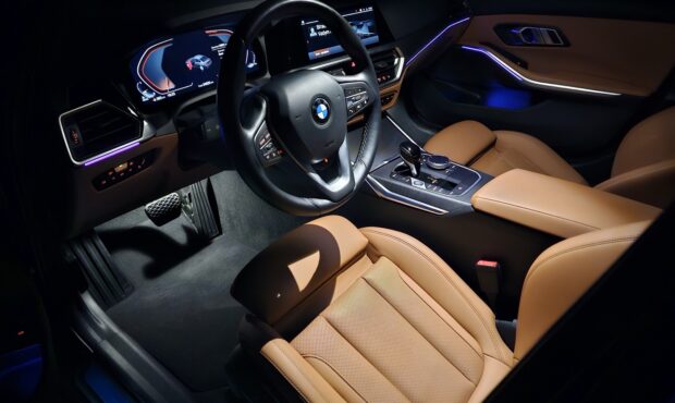 Миниатюра 58 BMW 3 2022/2024