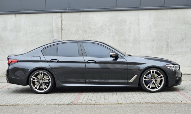 Миниатюра 6 BMW M550i xDrive 2019 4.4
