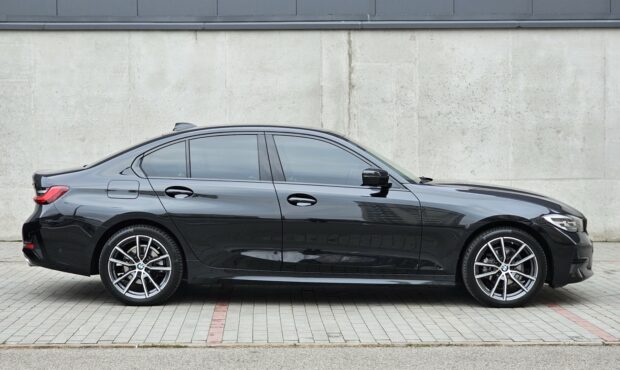 Миниатюра 6 BMW 3 2022/2024