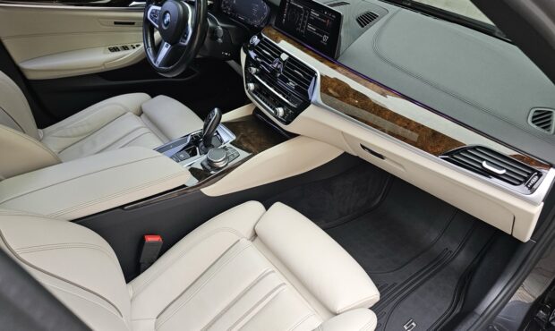 Миниатюра 64 BMW M550i xDrive 2019 4.4