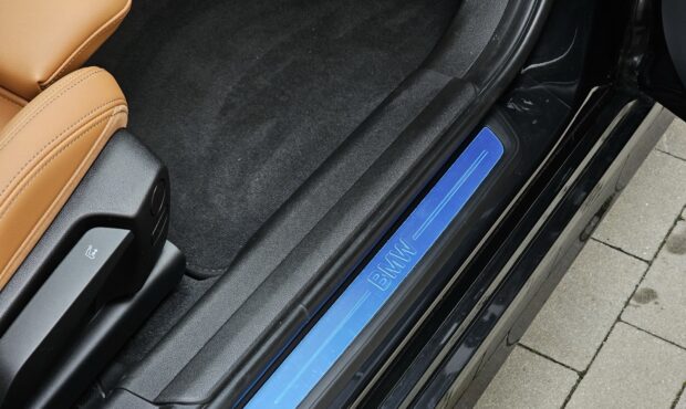 Миниатюра 60 BMW 3 2022/2024