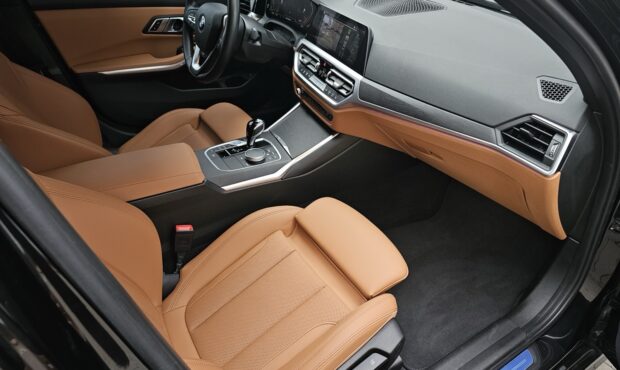 Миниатюра 61 BMW 3 2022/2024