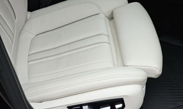 Миниатюра 66 BMW M550i xDrive 2019 4.4