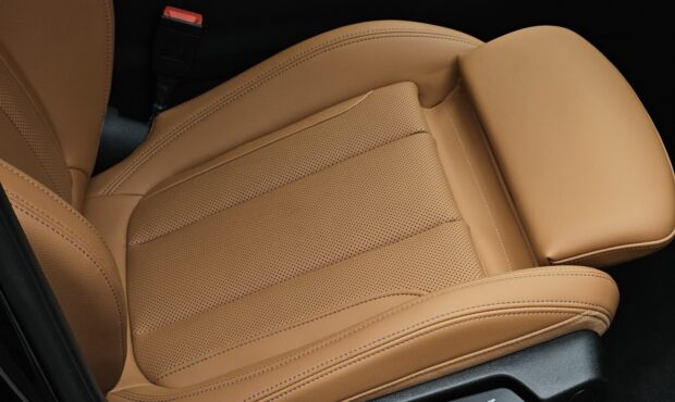 Миниатюра 63 BMW 3 2022/2024