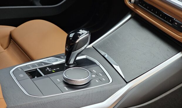 Миниатюра 65 BMW 3 2022/2024