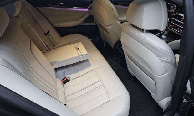 Миниатюра 72 BMW M550i xDrive 2019 4.4