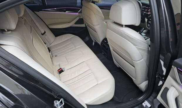 Миниатюра 73 BMW M550i xDrive 2019 4.4