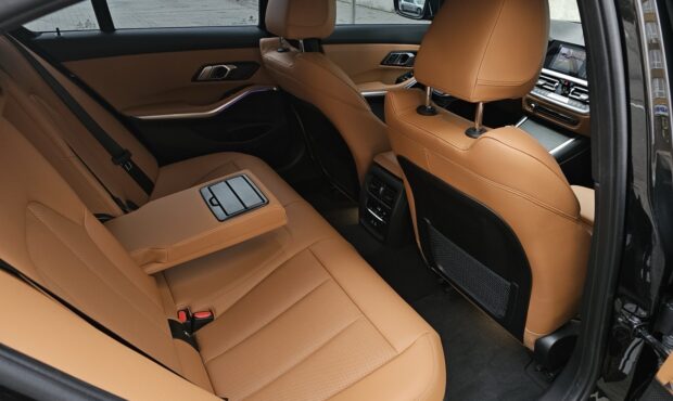 Миниатюра 67 BMW 3 2022/2024