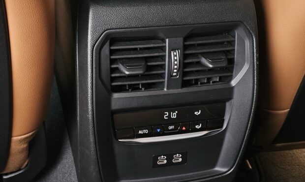 Миниатюра 68 BMW 3 2022/2024