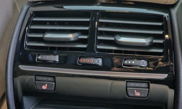 Миниатюра 75 BMW M550i xDrive 2019 4.4