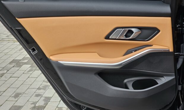 Миниатюра 69 BMW 3 2022/2024