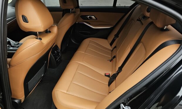 Миниатюра 70 BMW 3 2022/2024