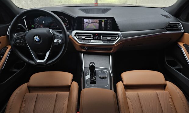 Миниатюра 71 BMW 3 2022/2024