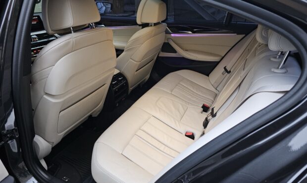 Миниатюра 82 BMW M550i xDrive 2019 4.4