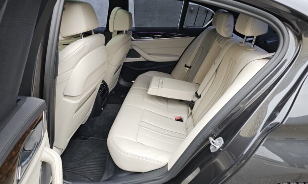 Миниатюра 83 BMW M550i xDrive 2019 4.4