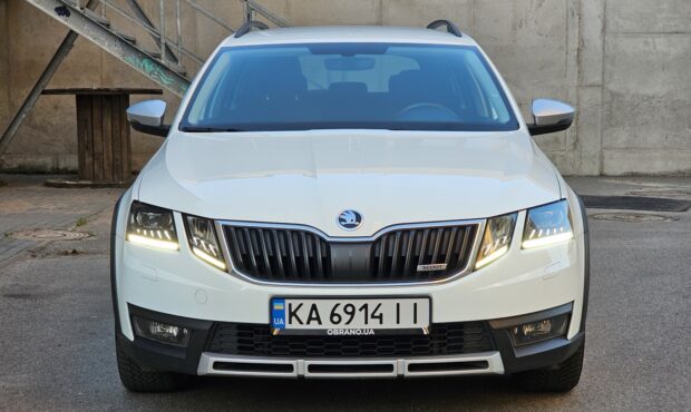 Мініатюра 8 Skoda Octavia Scout 2017