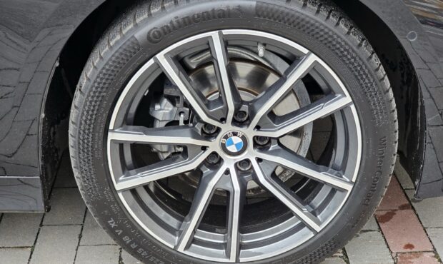 Миниатюра 9 BMW 3 2022/2024