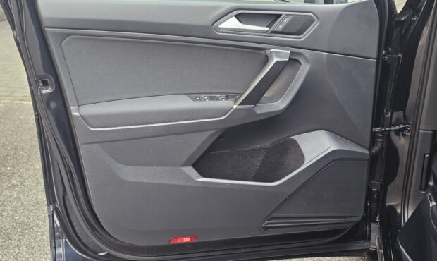 Миниатюра 16 Volkswagen Tiguan 2019