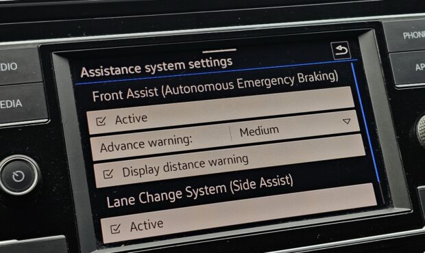 Миниатюра 32 Volkswagen Tiguan 2019