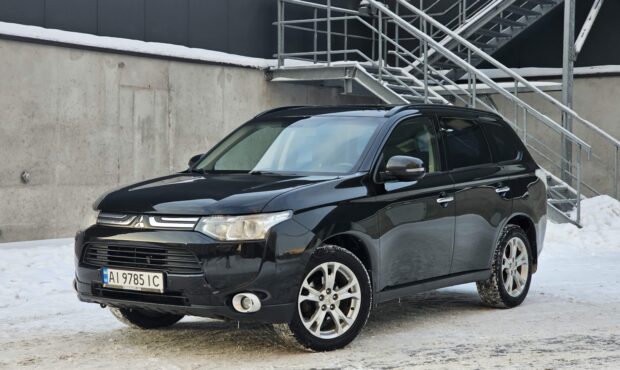 Миниатюра Mitsubishi Outlander 2013