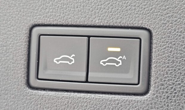 Мініатюра 16 Volkswagen Touareg 2019